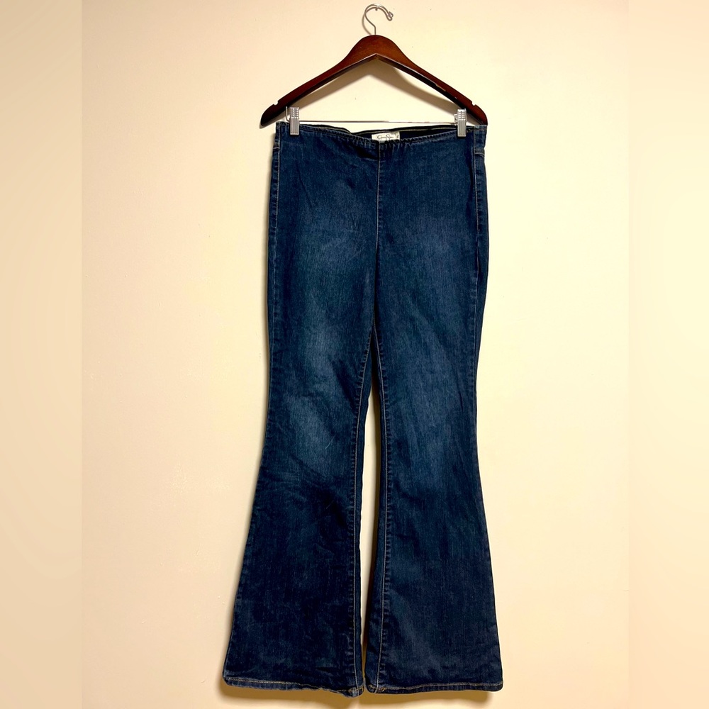 Jessica Simpson. Size 29. Wide legged jeans. Low rise.